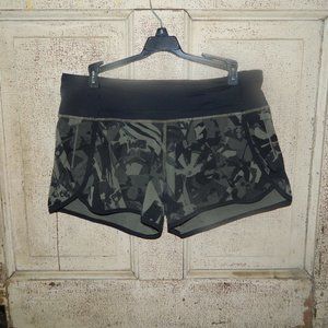 Lululemon Speed Running 4" Shorts Camo Womens Size 8 (K-53)